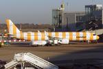 D-ANLA @ EDDL - The yellow beach towel basking in the morning sun - by MichaLueck