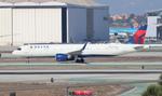 N505DZ @ KLAX - DAL A321N zx mco-lax - by FloridaMetal