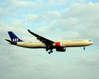 LN-RKN @ EKCH - LN-RKN landing rw 04L - by Erik Oxtorp