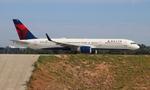 N538US @ KATL - DAL 752 zx atl-ord - by FloridaMetal