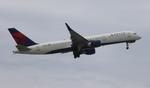 N546US @ KATL - DAL 752 zx atl-jax - by FloridaMetal