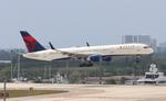 N553NW @ KFLL - DAL 752 zx atl-fll - by FloridaMetal