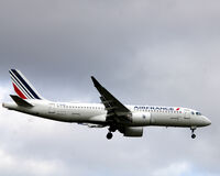 F-HPNA @ EKCH - F-HPNA landing rw 04L - by Erik Oxtorp
