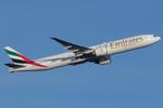 A6-ENP @ LOWW - Emirates 777-300 - by Andy Graf