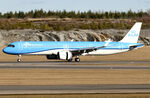 PH-AXG @ ESSA - Rwy 01R - by wijken
