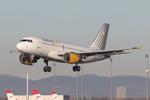 EC-NGB @ LOWW - Vueling A319