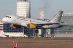 EC-NGB @ LOWW - Vueling A319