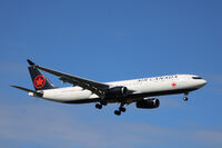 C-GFUR @ EKCH - C-GFUR landing rw 04L - by Erik Oxtorp