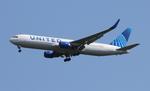 N661UA @ KORD - UAL 763 nc zx lhr, egll-ord - by FloridaMetal