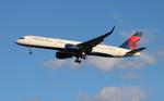 N665DN @ KMCO - DAL 752 zx atl-mco - by FloridaMetal