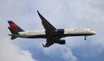 N692DL @ KMCO - DAL 752 zx atl-mco - by FloridaMetal