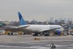 N206UA @ KEWR - Boeing 777-222/ER - by Mark Pasqualino