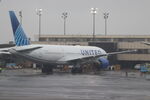N217UA @ KEWR - Boeing 777-222 - by Mark Pasqualino