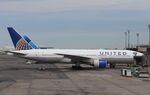 N221UA @ KEWR - Boeing 777-222 - by Mark Pasqualino