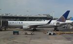 N685UA @ KEWR - Boeing 767-3CB