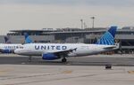 N889UA @ KEWR - Airbus A319-132 - by Mark Pasqualino