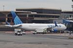 N662UA @ KEWR - Boeing 767-322 - by Mark Pasqualino