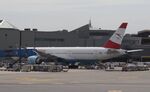 OE-LPC @ KEWR - Boeing 777-2Z9/ER