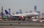 LN-RKN @ KEWR - Airbus A330-343X