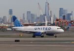 N810UA @ KEWR - Airbus A319-131