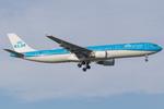 PH-AKA @ LOWW - KLM A330-300