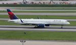 N823DX @ KATL - DAL 752 zx dtw-atl - by FloridaMetal
