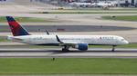 N821DX @ KATL - DAL 752 zx msp-atl - by FloridaMetal