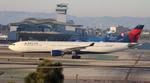 N822NW @ KLAX - DAL A333 zx bna-lax (carrying NFL team Tennessee Titans)  - by FloridaMetal