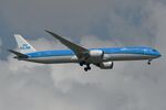 PH-BKL @ EHAM - KLM B781 landing - by FerryPNL