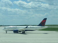 N144DU @ 1050 - Taxiing - by 30295
