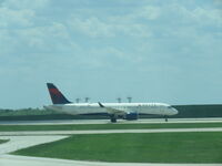 N303DU @ 1050 - Slowing to turn - by 30295