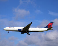 N826NW @ EKCH - N826NW landing rw 22L - by Erik Oxtorp