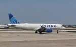 N462UA @ KORD - Airbus A320-232