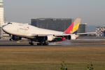 HL7417 @ LOWW - Asiana Crago 747-400 - by Andy Graf