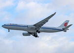 B-5978 @ LEBL - Landing rwy 24R - by Shunn311