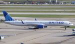 N73860 @ KORD - Boeing 757-33N - by Mark Pasqualino