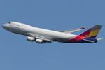 HL7420 @ LOWW - Asiana Cargo 747-400 - by Andy Graf
