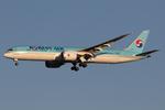 HL8391 @ LOWW - Korean Air 787-9