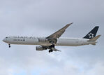 N76055 @ LEBL - Landing rwy 24R in Star Alliance c/s - by Shunn311
