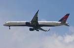N584NW @ KMCO - DAL 753 zx msp-mco - by FloridaMetal