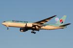 HL7766 @ LOWW - Korean Air 777-200 - by Andy Graf
