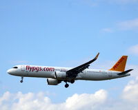 TC-RFD @ EKCH - TC-RFD landing rw 22L - by Erik Oxtorp