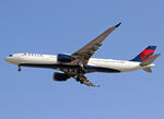 N408DX @ LEBL - Landing rwy 24R - by Shunn311