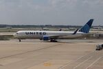 N673UA @ KORD - Boeing 767-322 - by Mark Pasqualino