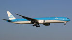 PH-BVW @ EHAM - at spl - by Ronald
