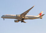 B-1083 @ LEBL - Landing rwy 24R - by Shunn311