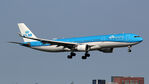 PH-AKD @ EHAM - at spl - by Ronald