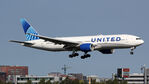 N217UA @ EHAM - at spl - by Ronald