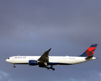 N417DX @ EKCH - N417DX landing rw 22L - by Erik Oxtorp