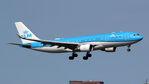 PH-AOF @ EHAM - at spl - by Ronald